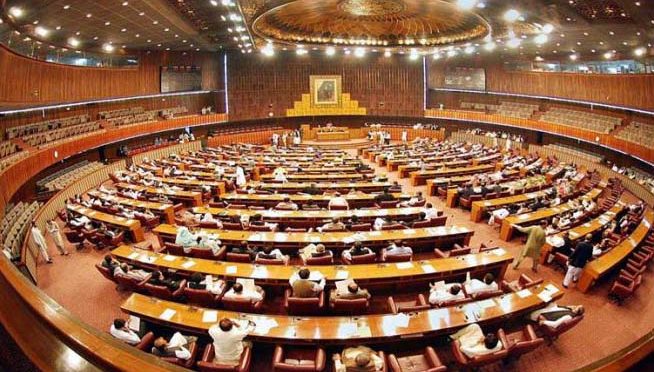 سینیٹ اجلاس، اپوزیشن کا مہنگائی کیخلاف احتجاج، سنجیدگی سے آگے بڑھنا ہو گا، وزیر قانون