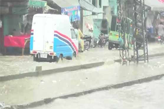 پنجاب، خیبر پی کے میں موسلادھار بارش، نشیبی علاقوں میں پانی جمع، شہریوں کو مشکلات