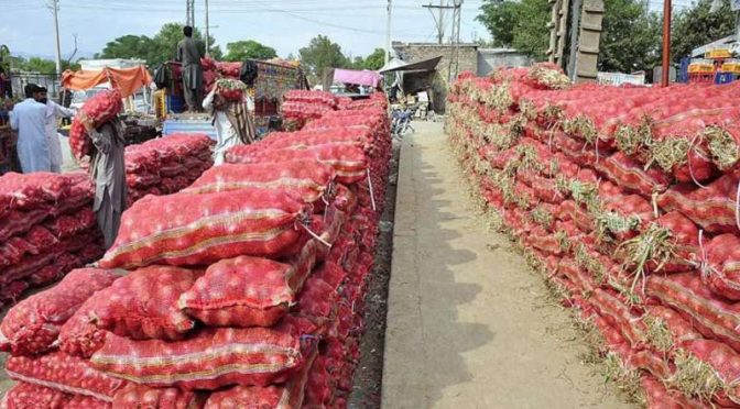 لاہور: ضلعی انتظامیہ کی جانب سے سبزیوں اور پھلوں کے سرکاری ریٹ جاری