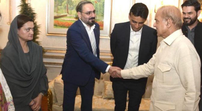 آپ نے گرینڈ ڈائیلاگ کی تجویز دوبارہ دی ہے اس میں کون کون شامل ہوگا؟؟ امتنان شاہد کا وزیراعظم سے سوال ملکی حالات ایسے ہیں کہ تمام سیاسی جماعتیں اور ریاستی ادارے مل بیٹھیں: وزیر اعظم شہباز شریف