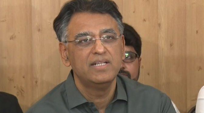 مستحکم اور پھلتی پھولتی معیشت کا بیڑہ غرق 8 ہفتوں میں غرق کردیا، اسد عمر