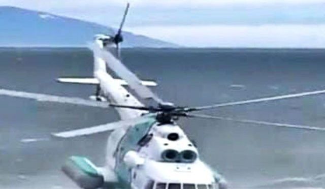 بھارت میں ہیلی کاپٹر کی سمندر پر ہنگامی لینڈنگ؛ 4 افراد ہلاک اور 5 زخمی