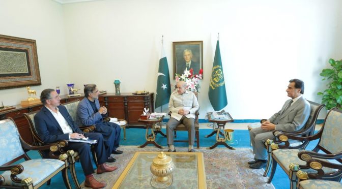وزیر اعظم کےمشیر برائے امور کشمیر و گلگت بلتستان قمر زمان کائرہ کی وزیراعظم شہباز شریف سےملاقات