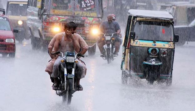 کراچی کے مختلف علاقوں میں تیز ہواؤں کے ساتھ بارش