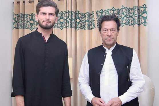 شاہین آفریدی کی عمران خان سے ملاقات، سابق وزیراعظم نے کارکردگی کو سراہا