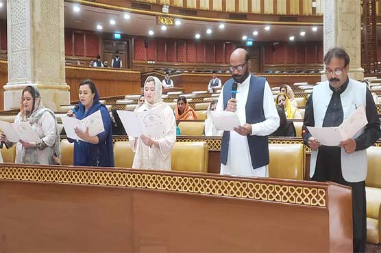 پی ٹی آئی کے 5 نو منتخب اراکین پنجاب اسمبلی نے حلف اٹھا لیا
