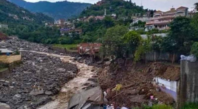 چترال:موسلادھار بارش اور سیلابی ریلوں سے تباہی،کئی گھر تباہ