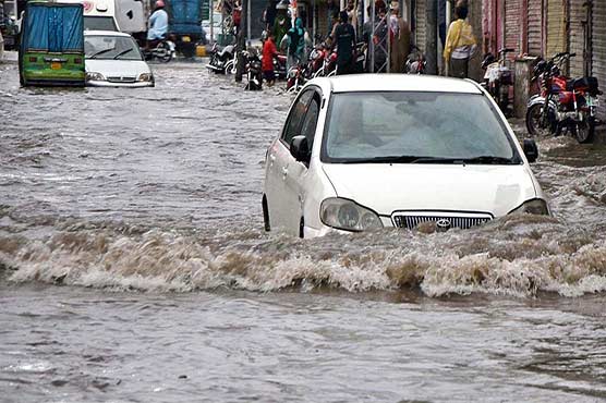 لاہور سمیت مختلف شہروں میں موسلا بارشیں، چھتیں گرنے سے 3 افراد جاں بحق