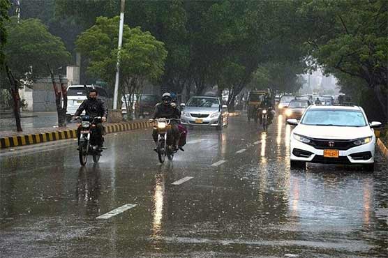 آئندہ 24 گھنٹوں میں ملک کے بیشتر علاقوں میں بادل برسنے کا امکان