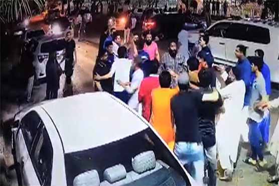 کراچی: پارکنگ ایریا میں گائے باندھنے پرجھگڑا، گولیاں چل گئیں، مقدمہ درج