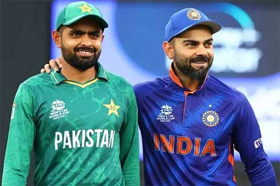 بابر اعظم بھی آؤٹ آف فارم کوہلی کا حوصلہ بڑھانے کیلئے میدان میں آ گئے