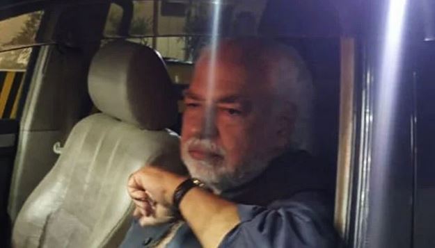 لاہور میں سینیئر صحافی ایاز امیر پر نامعلوم افراد کا حملہ، وزیراعظم کا نوٹس