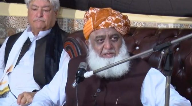 ہم پی ٹی آئی کو پاکستان کی سیاست سے باہر کر دیں گے، مولانا فضل الرحمان