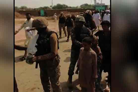 ٹانک کے نواح میں سیلابی ریلہ داخل،کئی مکانات منہدم ، پاک فوج کا ریلیف آپریشن
