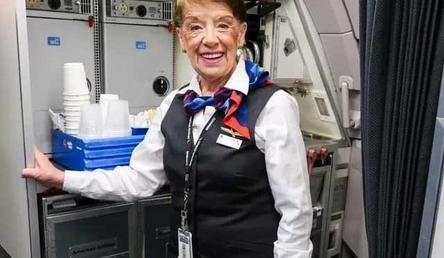 86 سالہ خاتون نے دنیا کی معمر ترین ایئر ہوسٹس کا عالمی اعزاز پالیا