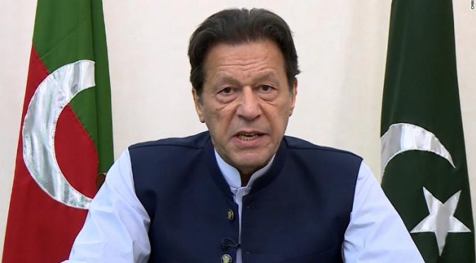 جنرل باجوہ امریکیوں کو فون کر رہے ہیں تو اس کا مطلب ہم کمزور ہوتے جارہے ہیں: عمران خان