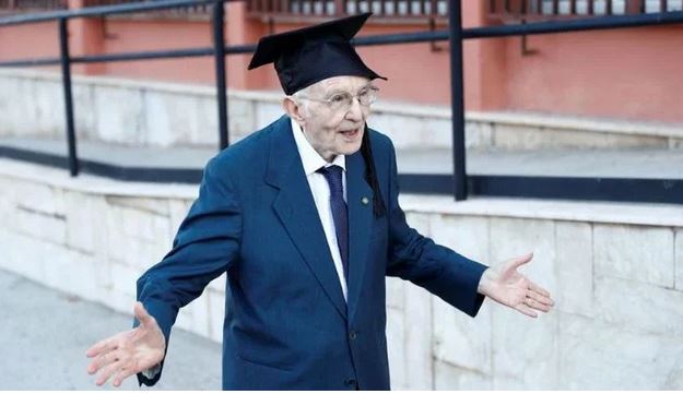اٹلی کے شہری نے 98 سال کی عمر میں دوسری بار گریجویشن مکمل کرلی