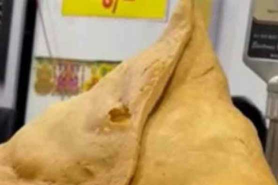 ایک سموسہ کھائیں، پائیں ایک لاکھ سے زائد پاکستانی روپے انعام