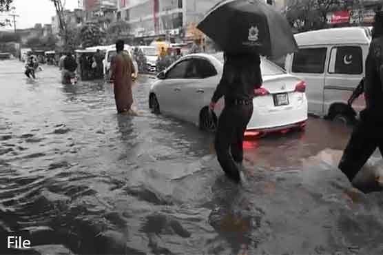 لاہور میں بارش سے نشیبی علاقے زیرآب، مینہ برسنے کا سلسلہ جاری رہنے کی پیشگوئی