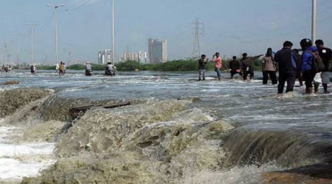 کراچی: کورنگی کاز وے زیر آب ، ٹریفک کے لیے پھر بند