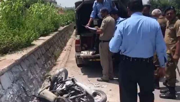 اسلام آباد: دو موٹرسائیکلوں میں ٹکر سے زور دار دھماکا، جائے وقوعہ سے بارودی مواد برآمد
