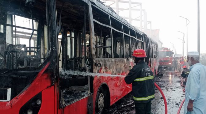 راولپنڈی: میٹرو بس میں آگ، جل کر خاکستر، مسافر محفوظ