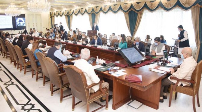 وفاقی کابینہ کا ایک ماہ کی تنخواہ سیلاب فنڈ میں دینے کا اعلان