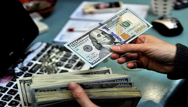 انٹربینک میں ڈالر مزید 2 روپے 64 پیسے سستا ہوگیا