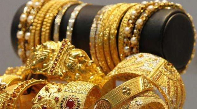 سونے کی قیمت میں 8 ہزار روپے سے زائد کی کمی