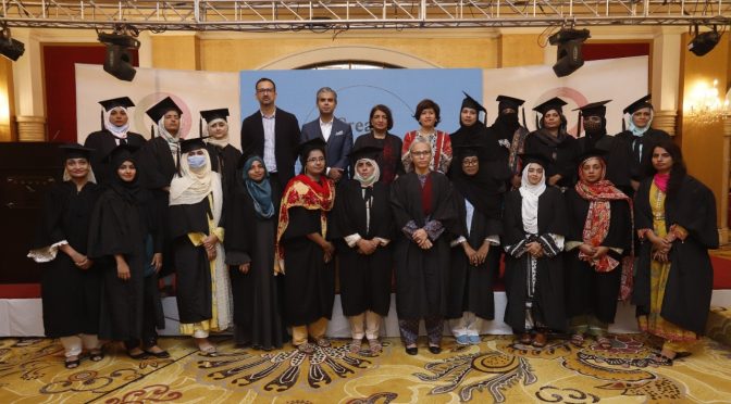 سرکل اور L’ORÉAL فنڈ برائے خواتین کا اپنے ڈیجیٹل لٹریسی پروگرام کے تحت کراچی سے فارغ التحصیل طلباء کے ساتھ جشن