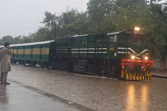 شدید بارشوں اور سیلاب کے باعث ریلوے آپریشن معطل