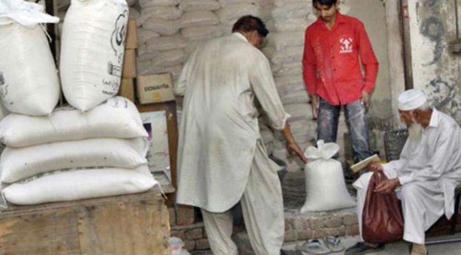 کراچی سمیت ملک میں آٹا پھر مہنگا، قیمت 120 سے 125 روپے کلو تک پہنچ گئی