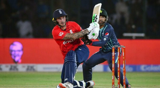 پاکستان اور انگلینڈ کے درمیان دوسرا ٹی ٹوئنٹی آج کھیلا جائے گا