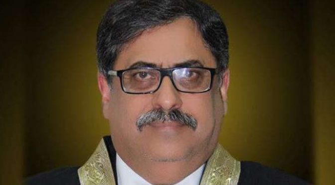 72 رکنی کابینہ، شیخ رشید کی پٹیشن پر عدالت برہم، پارلیمنٹ کی مزید بے توقیری نہ کریں، جسٹس اطہر من اللہ