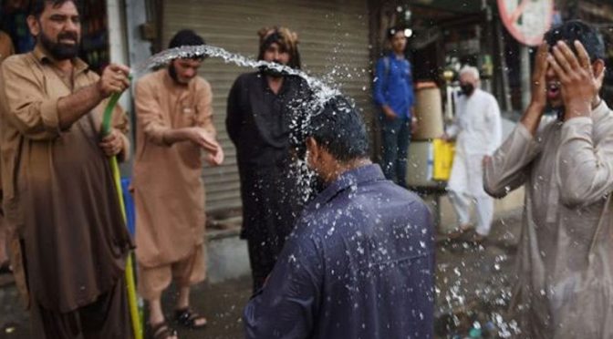 کراچی میں شدید گرمی،درجہ حرارت40 ڈگری ریکارڈ ، شدت ریکارڈ درجہ حرارت سے کہیں زیادہ