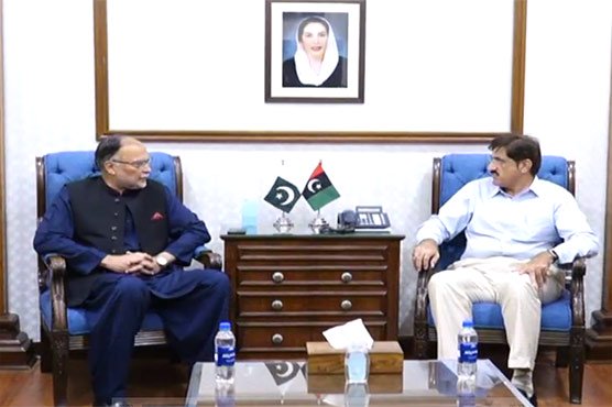 وزیراعلیٰ سندھ سے احسن اقبال کی ملاقات، سیلابی صورتحال، امدادی کاموں پر گفتگو