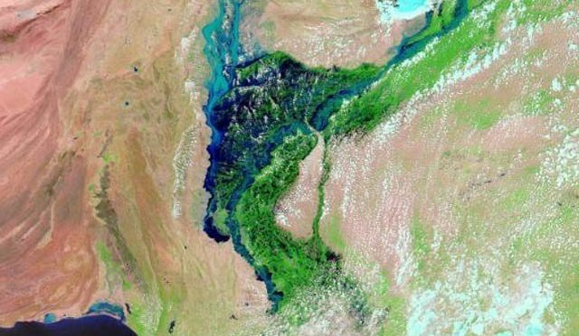 پاکستان میں سیلاب نے خشکی پر 100 کلومیٹر وسیع جھیل بنادی، ناسا