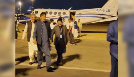 عمران خان کا طیارہ حادثے سےبچ گیا