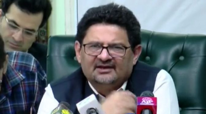 وزیرخزانہ مفتاح اسماعیل سیلاب متاثرین کی بات کرتے ہوئے آبدیدہ ہوگئے