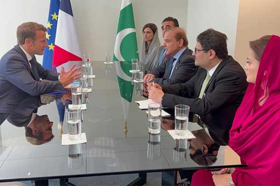 وزیراعظم شہباز شریف سے فرانسیسی صدر میکرون کی ملاقات
