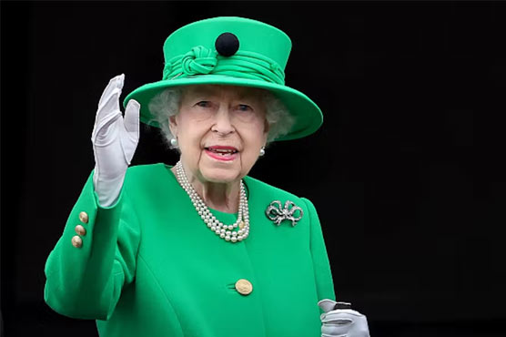ملکہ برطانیہ الزبتھ دوم 96 سال کی عمر میں انتقال کر گئیں