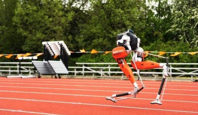 روبوٹ کا 30 سیکنڈز کے اندر 100 میٹر دوڑنے کا عالمی ریکارڈ