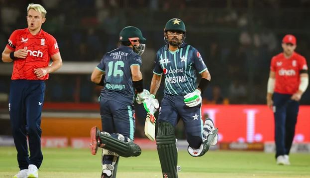 پہلا ٹی ٹونٹی: پاکستان کا انگلینڈ کو جیت کے لیے 159 رنز کا ہدف