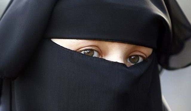 سوئٹزرلینڈ میں برقعہ پہننے پرایک ہزار ڈالر جرمانے کی تجویز