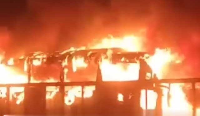 نوری آباد ایم نائن موٹروے پر مسافر بس میں آگ لگ گئی،16افراد جاں بحق، متعدد زخمی