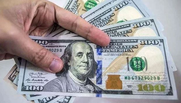 اوپن مارکیٹ میں ڈالر 4 روپے مہنگا ہوکر 226 روپے کا ہوگیا