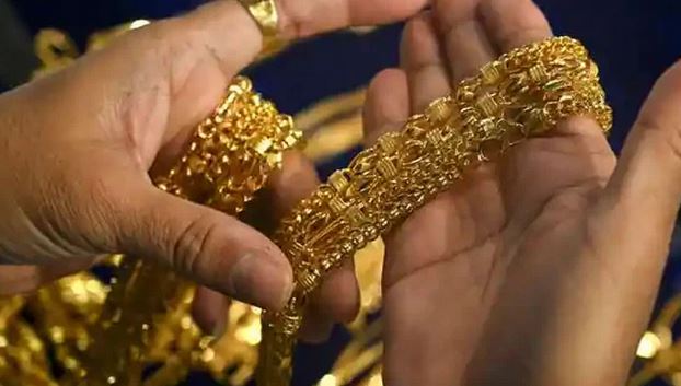 ملک میں فی تولہ سونا 3 ہزار 400 روپے سستا ہوگیا