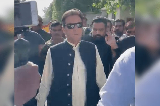 مذاکرات کے دوران بات باہر نہیں کرنی چاہیے: عمران خان
