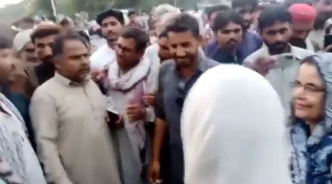 کسان اتحاد نے پی ٹی آئی کی خواتین کارکنان کو احتجاج میں شامل ہونے سے روک دیا