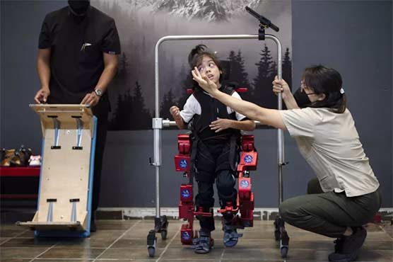 دماغی مفلوج بچوں کی چلنے میں مدد کرنے والا روبوٹک لباس تیار